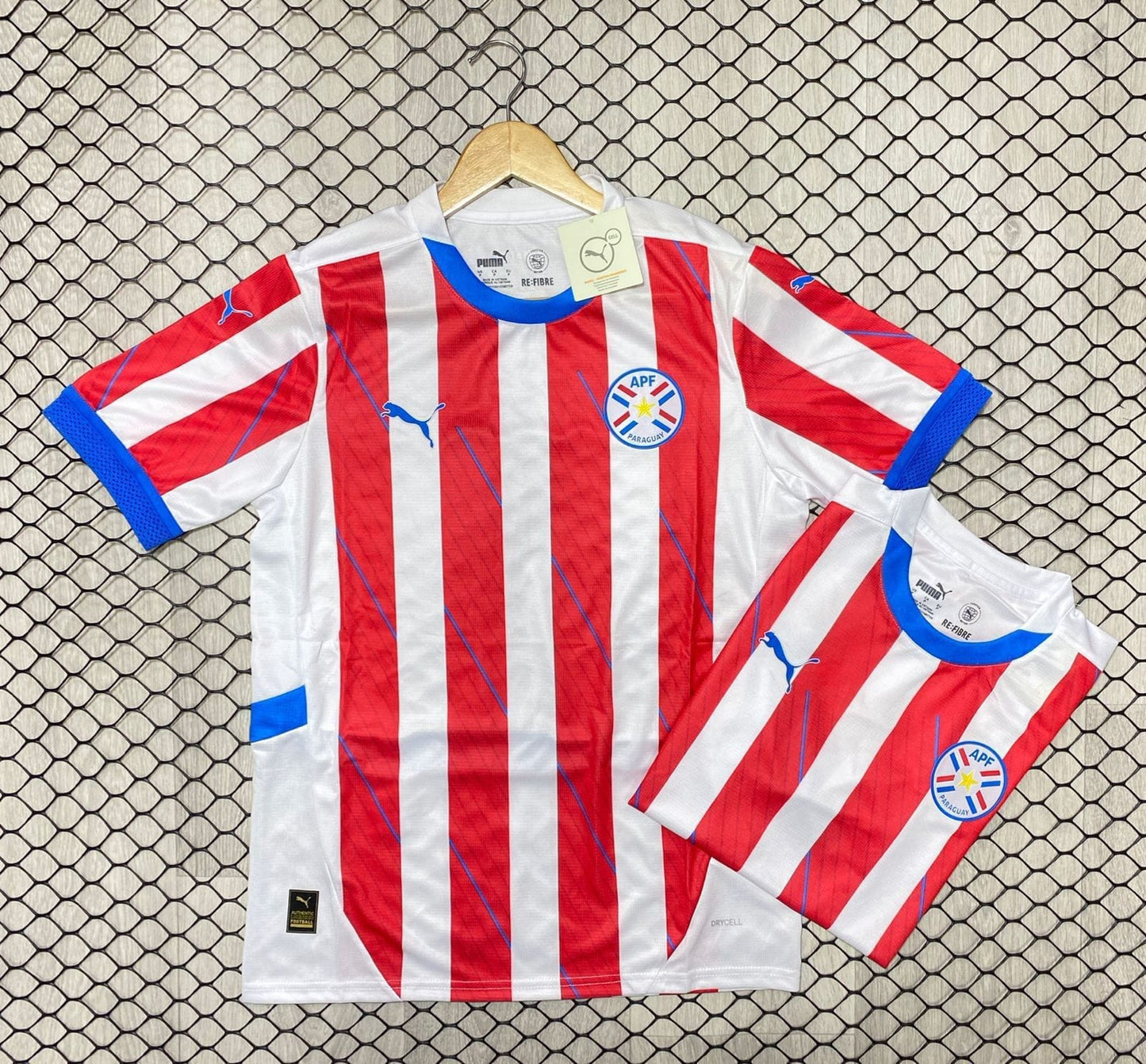 Promo dos Camisetas de la Albirroja con el logo Bordado